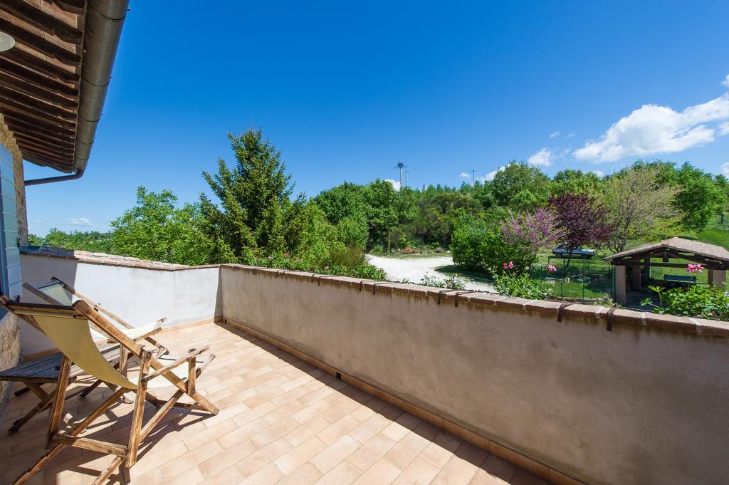Agriturismo La Corte Del Lupo Ночера-Умбра Екстер'єр фото
